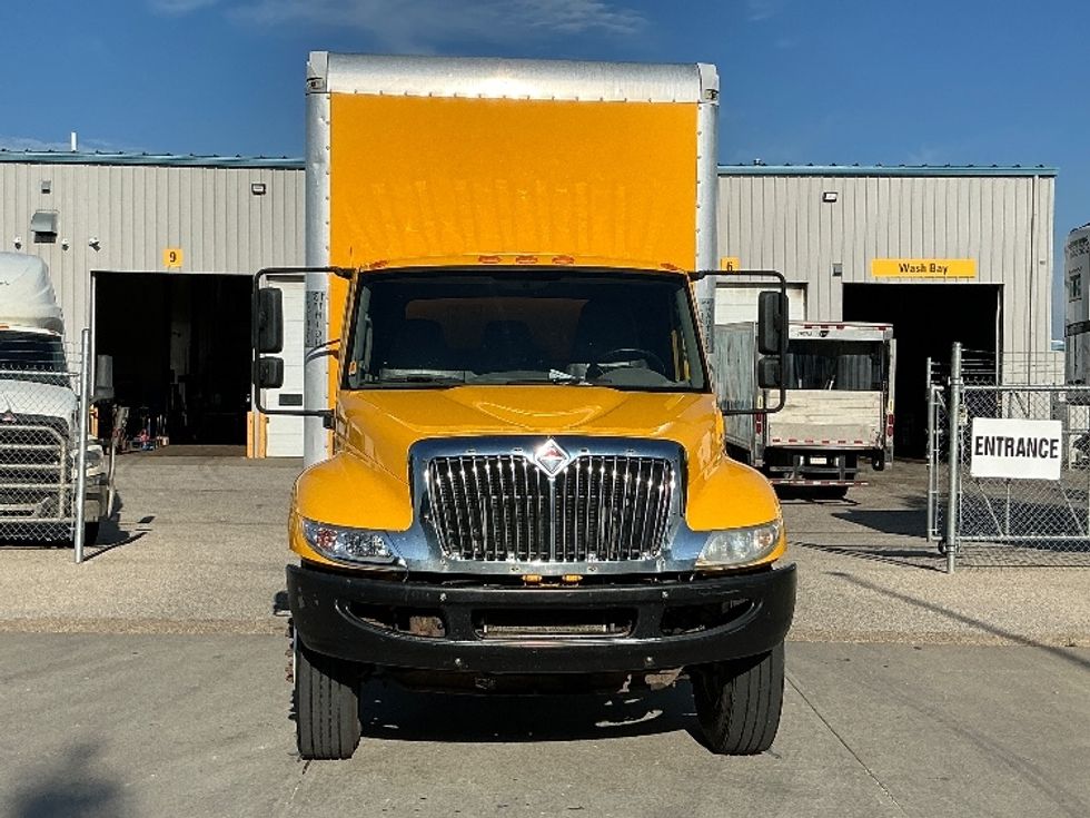 Medium Duty Box Truck-Light and Medium Duty Trucks-International-2019-4300-Edmonton-AB-276,951\n\t\tkm-$ 53,500 - Image 2