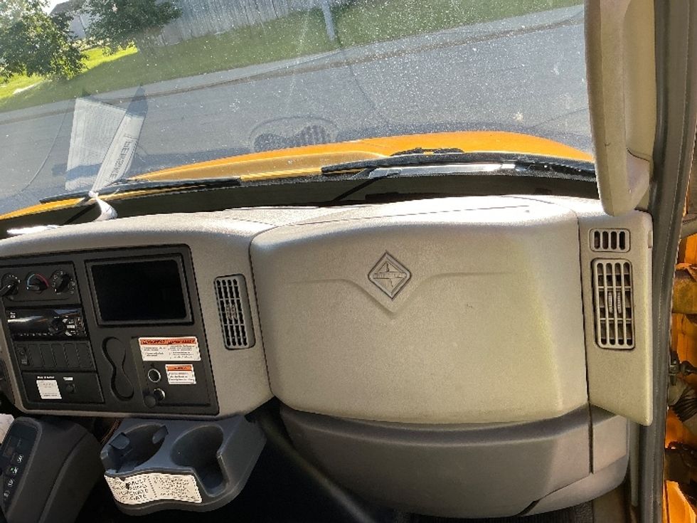 Medium Duty Box Truck-Light and Medium Duty Trucks-International-2019-4300-Edmonton-AB-276,951\n\t\tkm-$ 53,500 - Image 21