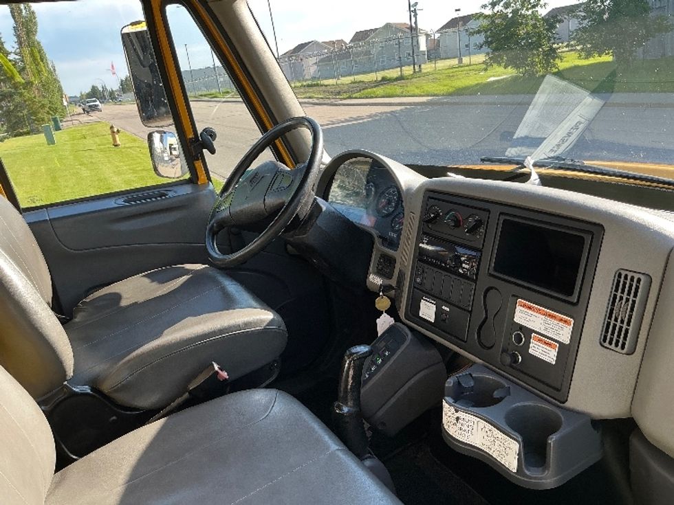 Medium Duty Box Truck-Light and Medium Duty Trucks-International-2019-4300-Edmonton-AB-276,951\n\t\tkm-$ 53,500 - Image 22