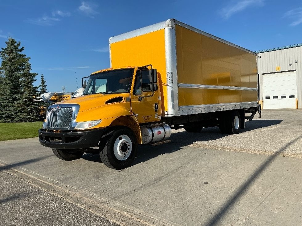 Medium Duty Box Truck-Light and Medium Duty Trucks-International-2019-4300-Edmonton-AB-276,951\n\t\tkm-$ 53,500 - Image 3