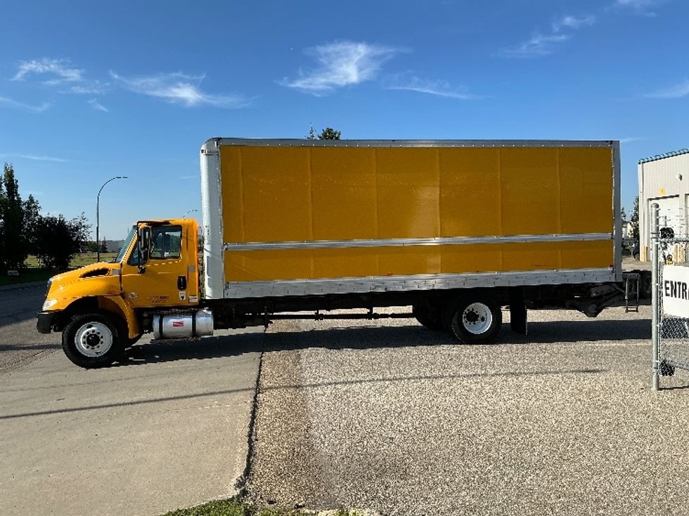 Medium Duty Box Truck-Light and Medium Duty Trucks-International-2019-4300-Edmonton-AB-276,951\n\t\tkm-$ 53,500 - Image 4