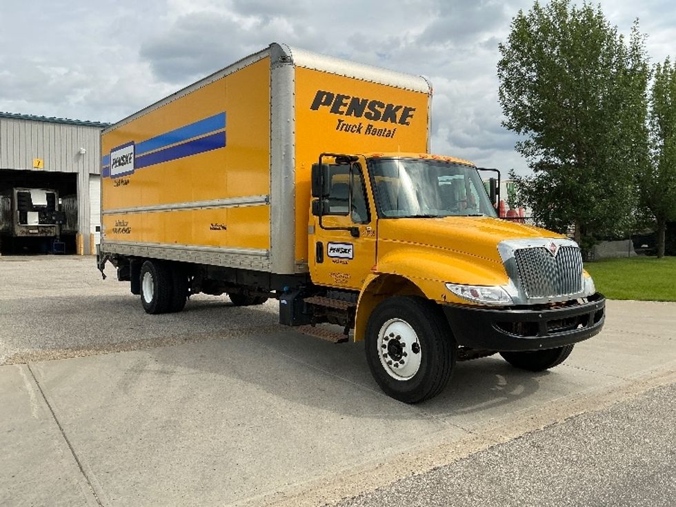 Medium Duty Box Truck-Light and Medium Duty Trucks-International-2019-4300-Edmonton-AB-332,510\n\t\tkm-$ 48,500 - Image 1