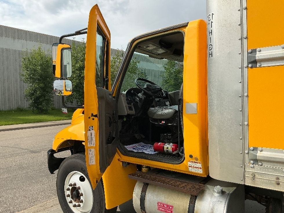 Medium Duty Box Truck-Light and Medium Duty Trucks-International-2019-4300-Edmonton-AB-332,510\n\t\tkm-$ 48,500 - Image 16