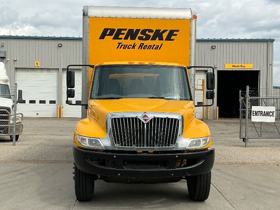 Medium Duty Box Truck-Light and Medium Duty Trucks-International-2019-4300-Edmonton-AB-332,510\n\t\tkm-$ 48,500 - Image 2