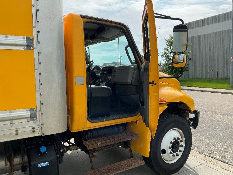 Medium Duty Box Truck-Light and Medium Duty Trucks-International-2019-4300-Edmonton-AB-332,510\n\t\tkm-$ 48,500 - Image 20
