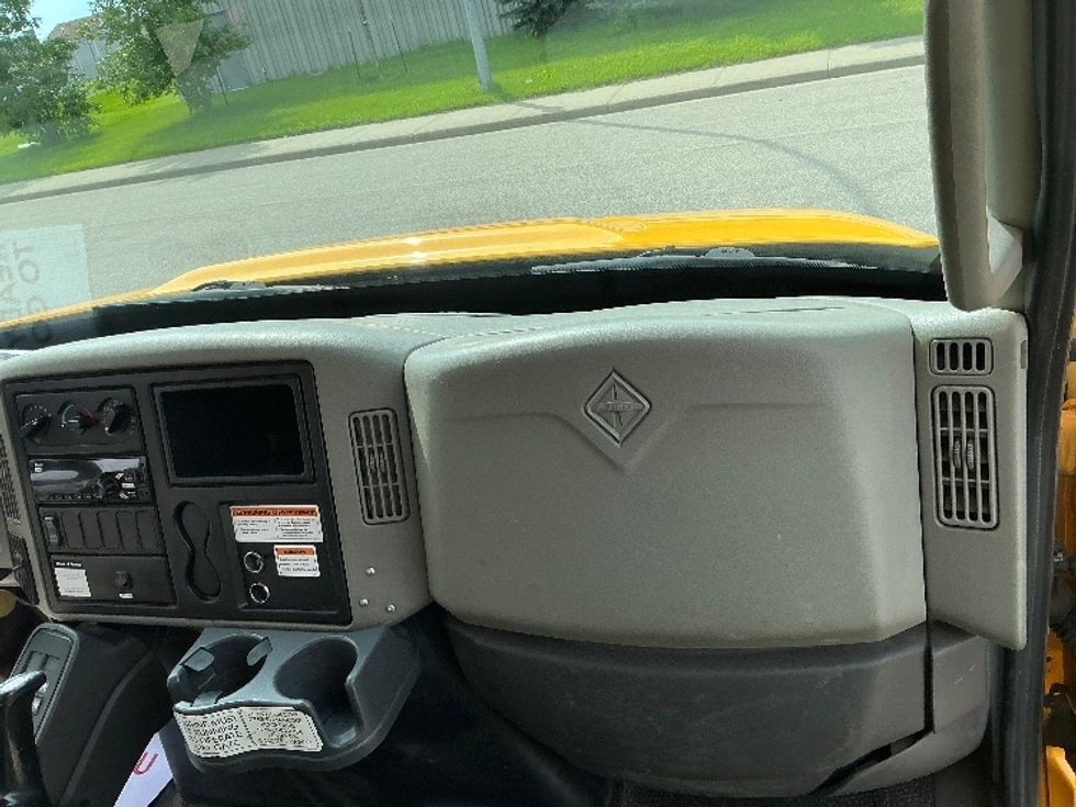 Medium Duty Box Truck-Light and Medium Duty Trucks-International-2019-4300-Edmonton-AB-332,510\n\t\tkm-$ 48,500 - Image 21
