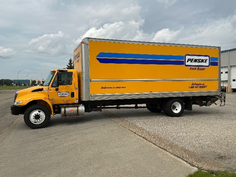 Medium Duty Box Truck-Light and Medium Duty Trucks-International-2019-4300-Edmonton-AB-332,510\n\t\tkm-$ 48,500 - Image 4