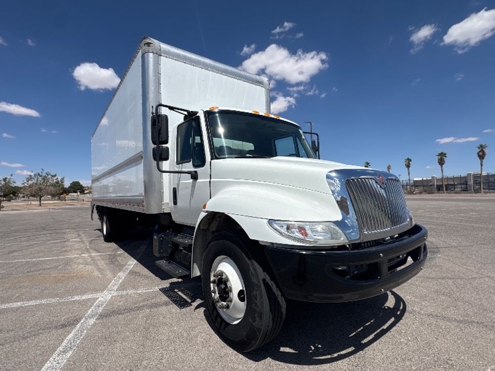 Medium Duty Box Truck-Light and Medium Duty Trucks-International-2019-4300-El Paso-TX-198,996\n\t\tmiles-$ 39,500 - Image 1