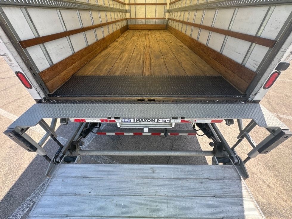 Medium Duty Box Truck-Light and Medium Duty Trucks-International-2019-4300-El Paso-TX-198,996\n\t\tmiles-$ 39,500 - Image 10