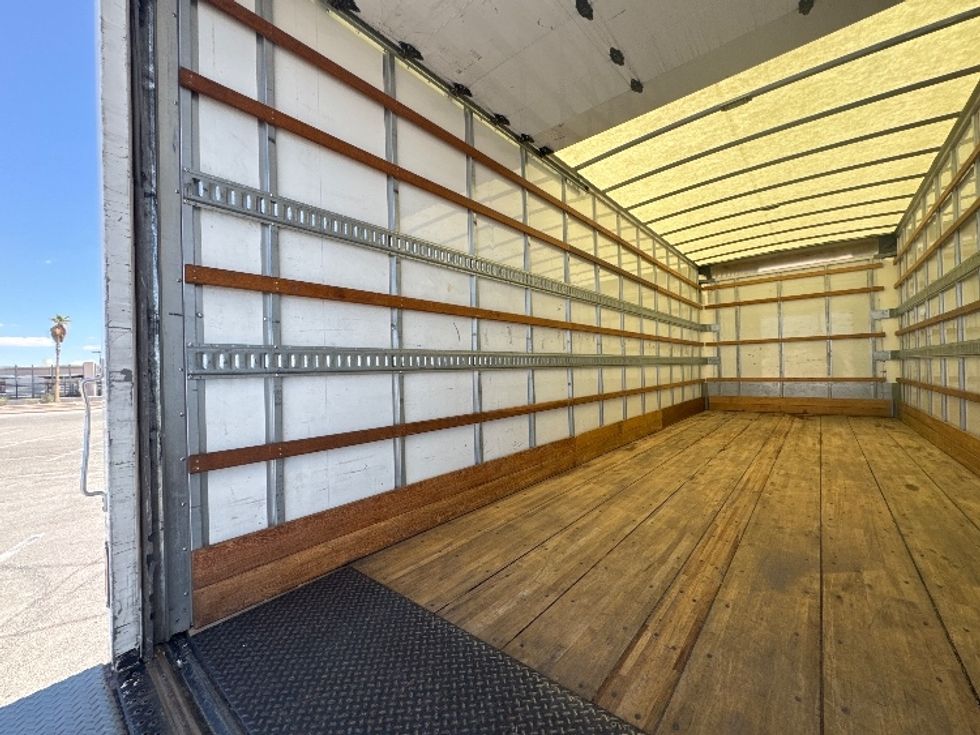 Medium Duty Box Truck-Light and Medium Duty Trucks-International-2019-4300-El Paso-TX-198,996\n\t\tmiles-$ 39,500 - Image 11