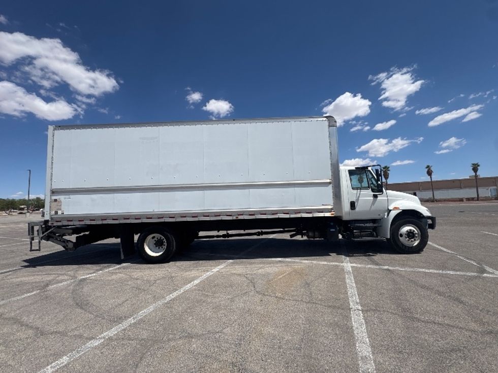 Medium Duty Box Truck-Light and Medium Duty Trucks-International-2019-4300-El Paso-TX-198,996\n\t\tmiles-$ 39,500 - Image 15