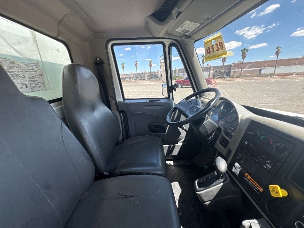 Medium Duty Box Truck-Light and Medium Duty Trucks-International-2019-4300-El Paso-TX-198,996\n\t\tmiles-$ 39,500 - Image 22