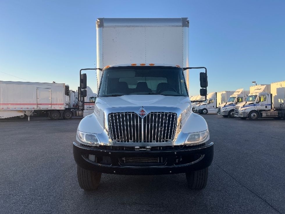 Medium Duty Box Truck-Light and Medium Duty Trucks-International-2019-4300-El Paso-TX-266,303\n\t\tmiles-$ 33,500 - Image 2