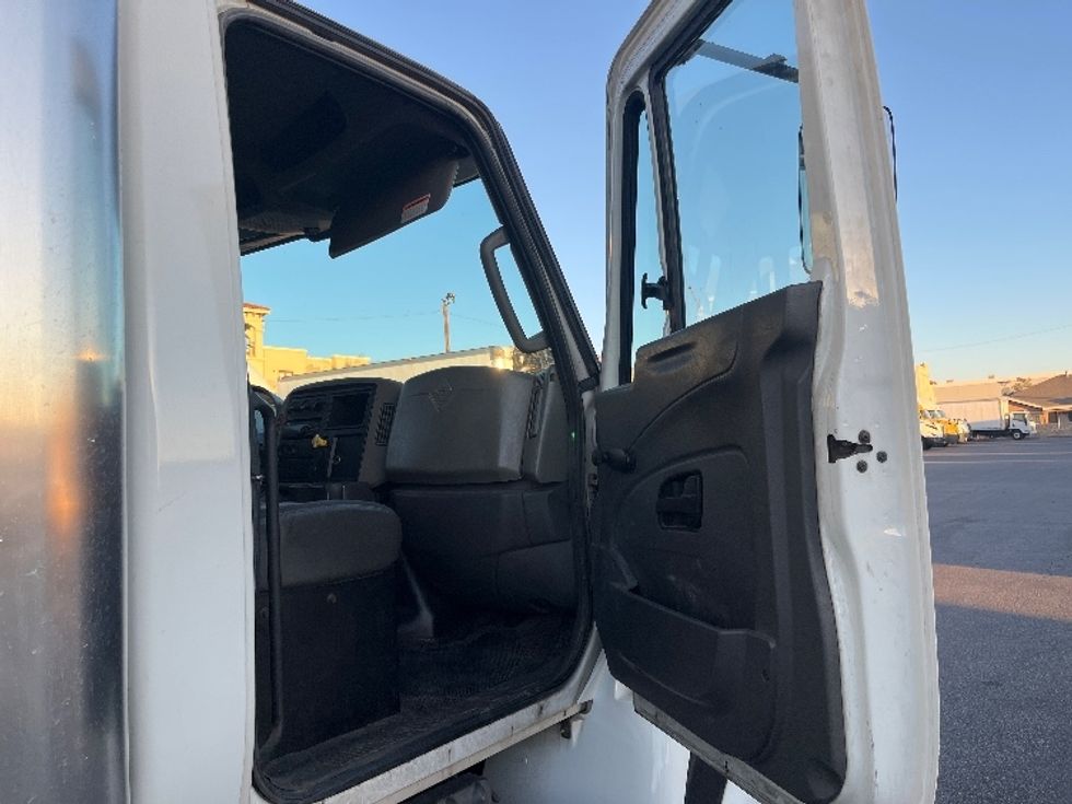 Medium Duty Box Truck-Light and Medium Duty Trucks-International-2019-4300-El Paso-TX-266,303\n\t\tmiles-$ 33,500 - Image 20