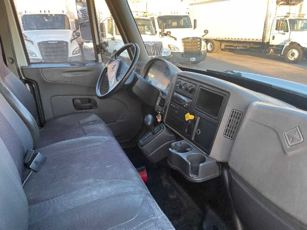 Medium Duty Box Truck-Light and Medium Duty Trucks-International-2019-4300-El Paso-TX-266,303\n\t\tmiles-$ 33,500 - Image 22
