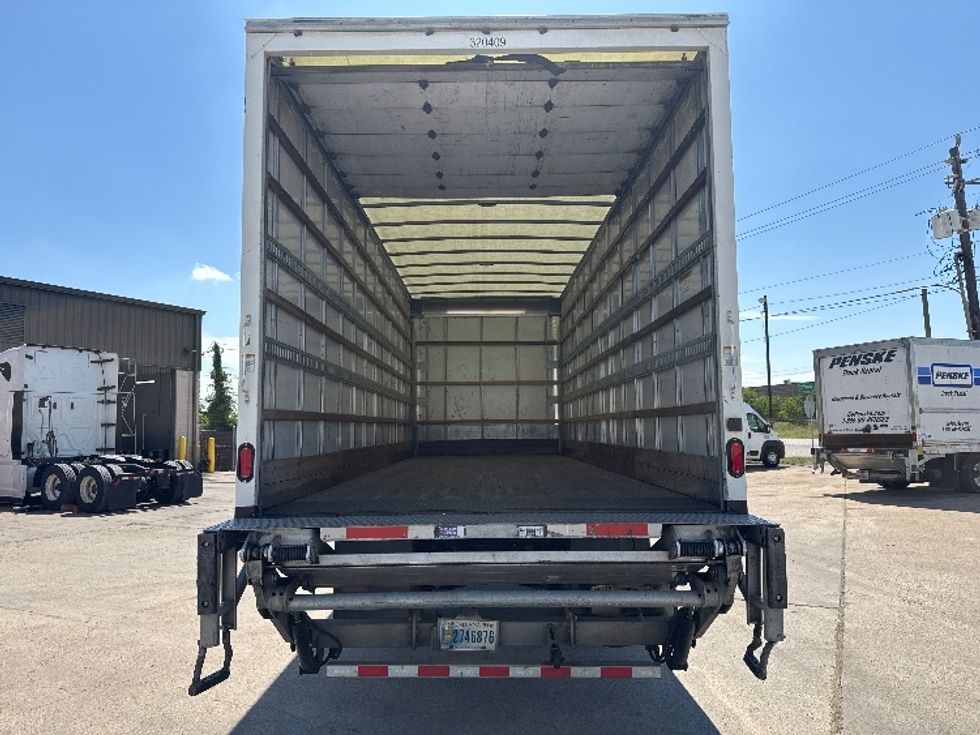 Medium Duty Box Truck-Light and Medium Duty Trucks-International-2019-4300-Essex Junction-VT-186,117\n\t\tmiles-$ 37,250 - Image 8