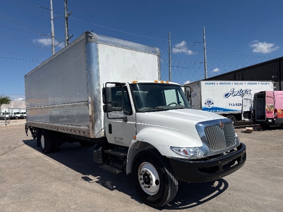 Medium Duty Box Truck-Light and Medium Duty Trucks-International-2019-4300-Essex Junction-VT-186,117\n\t\tmiles-$ 37,250 - Image 1