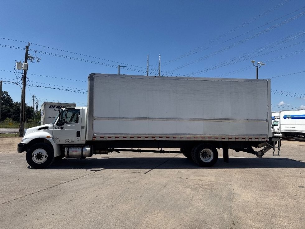 Medium Duty Box Truck-Light and Medium Duty Trucks-International-2019-4300-Essex Junction-VT-186,117\n\t\tmiles-$ 37,250 - Image 4