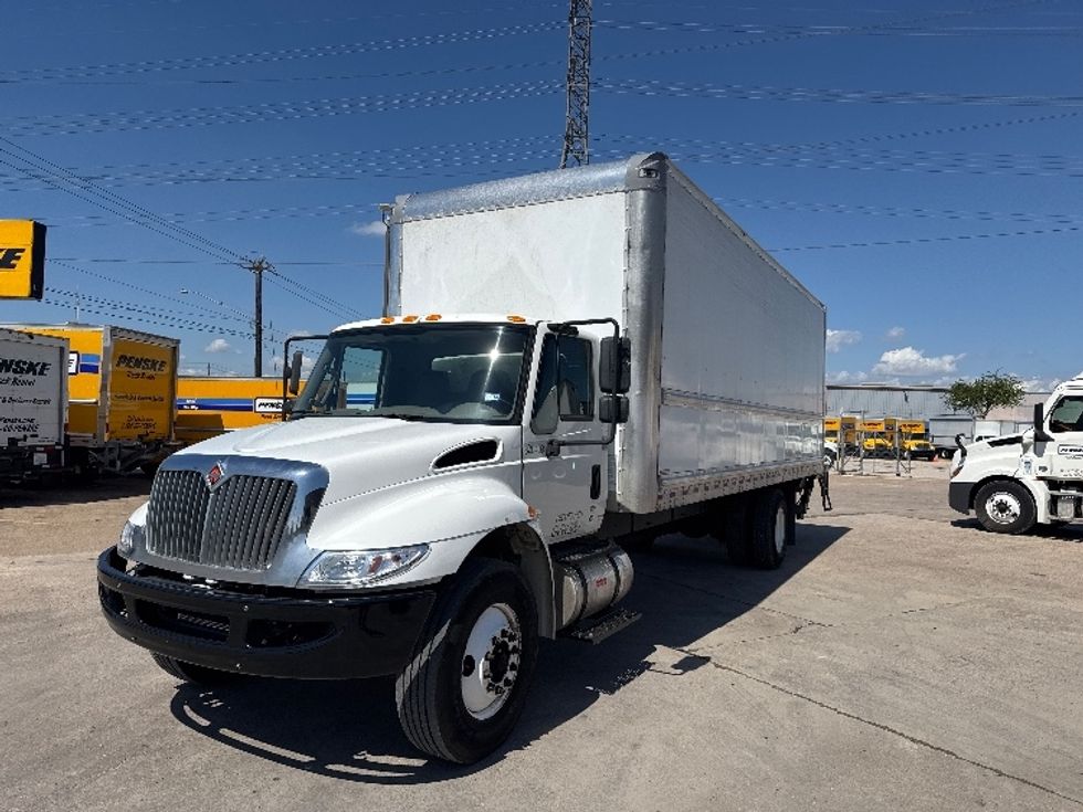 Medium Duty Box Truck-Light and Medium Duty Trucks-International-2019-4300-Essex Junction-VT-186,117\n\t\tmiles-$ 37,250 - Image 3