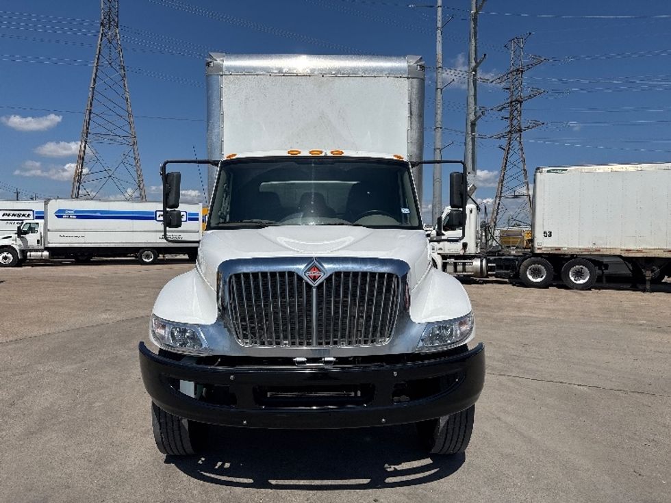 Medium Duty Box Truck-Light and Medium Duty Trucks-International-2019-4300-Essex Junction-VT-186,117\n\t\tmiles-$ 37,250 - Image 2
