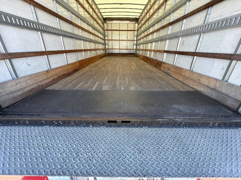 Medium Duty Box Truck-Light and Medium Duty Trucks-International-2019-4300-Essex Junction-VT-186,117\n\t\tmiles-$ 37,250 - Image 10