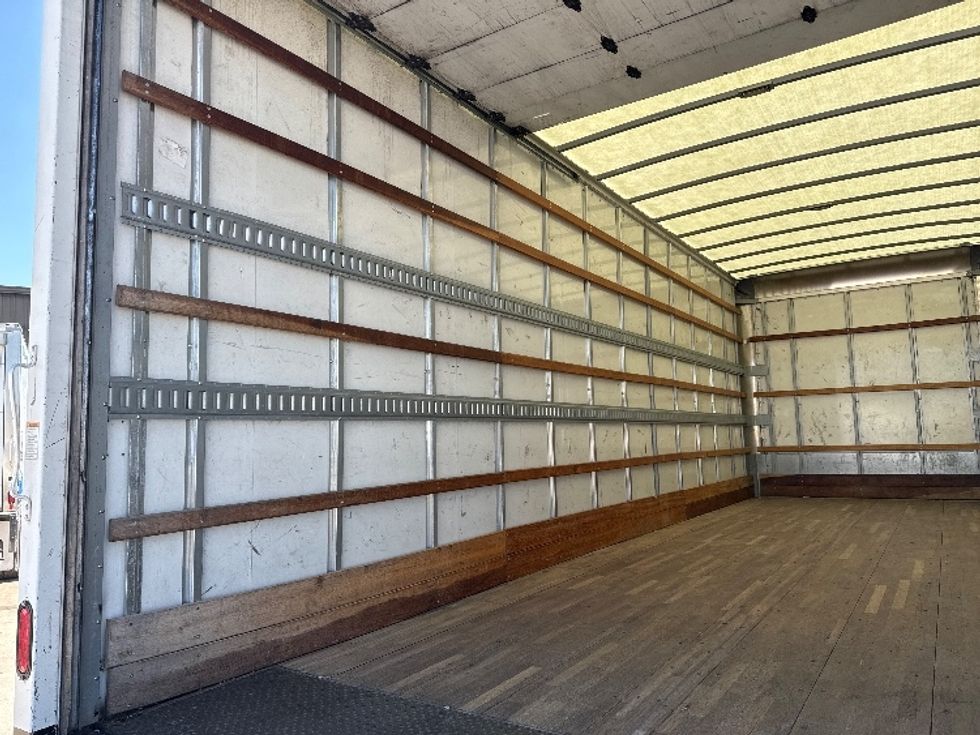 Medium Duty Box Truck-Light and Medium Duty Trucks-International-2019-4300-Essex Junction-VT-186,117\n\t\tmiles-$ 37,250 - Image 11