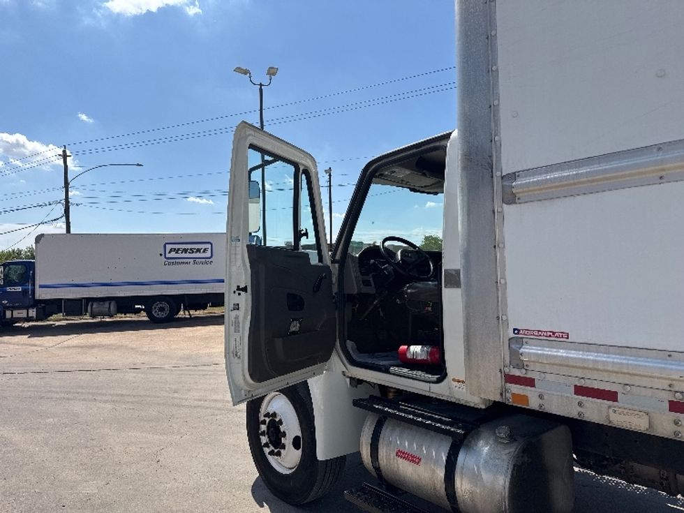 Medium Duty Box Truck-Light and Medium Duty Trucks-International-2019-4300-Essex Junction-VT-186,117\n\t\tmiles-$ 37,250 - Image 16