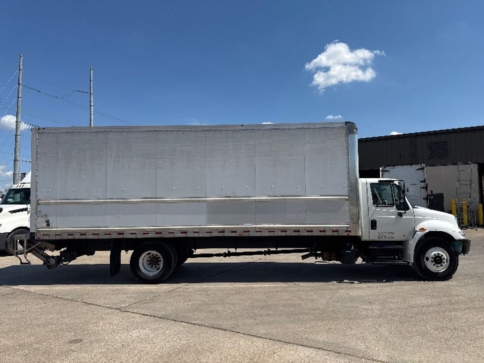 Medium Duty Box Truck-Light and Medium Duty Trucks-International-2019-4300-Essex Junction-VT-186,117\n\t\tmiles-$ 37,250 - Image 15