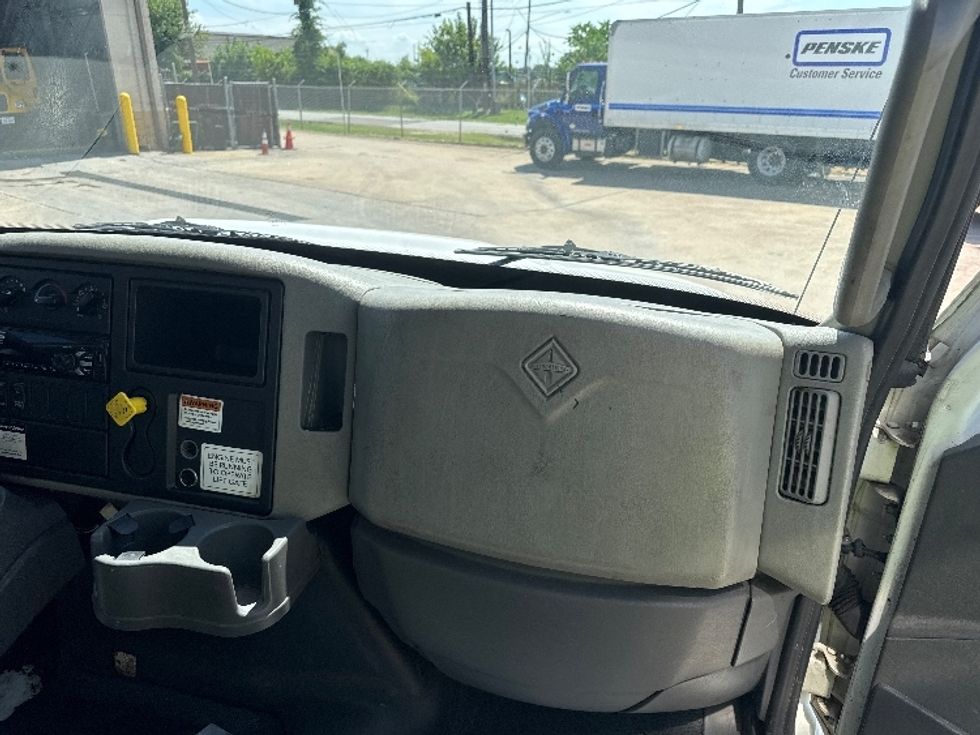 Medium Duty Box Truck-Light and Medium Duty Trucks-International-2019-4300-Essex Junction-VT-186,117\n\t\tmiles-$ 37,250 - Image 21