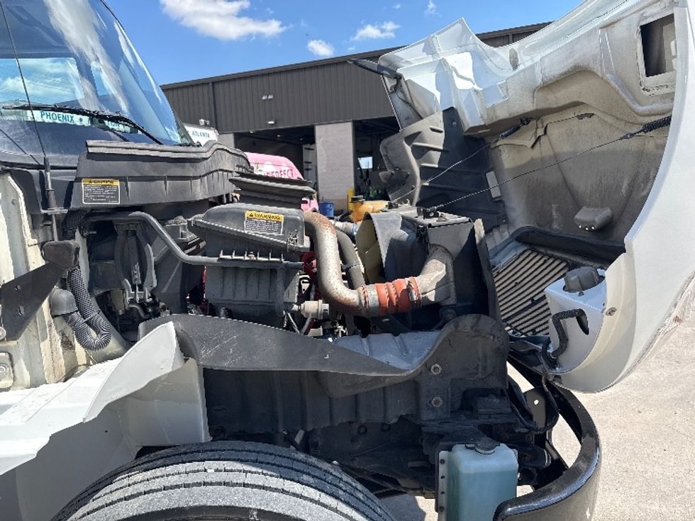 Medium Duty Box Truck-Light and Medium Duty Trucks-International-2019-4300-Essex Junction-VT-186,117\n\t\tmiles-$ 37,250 - Image 23