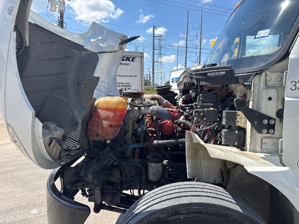 Medium Duty Box Truck-Light and Medium Duty Trucks-International-2019-4300-Essex Junction-VT-186,117\n\t\tmiles-$ 37,250 - Image 24