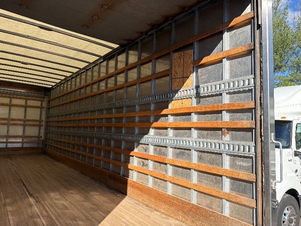 Medium Duty Box Truck-Light and Medium Duty Trucks-International-2019-4300-Essex-MD-276,465\n\t\tmiles-$ 31,250 - Image 12