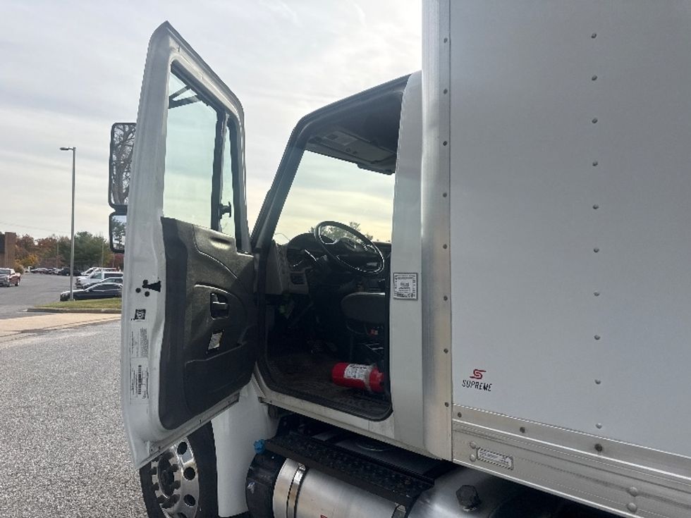 Medium Duty Box Truck-Light and Medium Duty Trucks-International-2019-4300-Essex-MD-276,465\n\t\tmiles-$ 31,250 - Image 16
