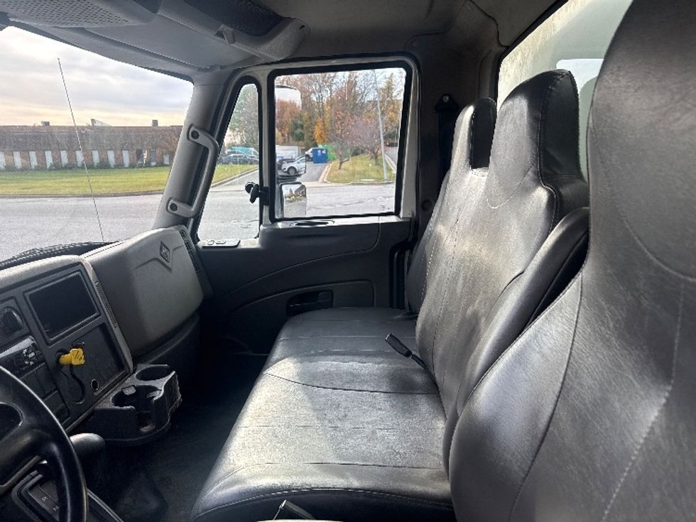 Medium Duty Box Truck-Light and Medium Duty Trucks-International-2019-4300-Essex-MD-276,465\n\t\tmiles-$ 31,250 - Image 19