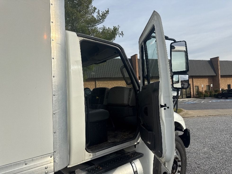 Medium Duty Box Truck-Light and Medium Duty Trucks-International-2019-4300-Essex-MD-276,465\n\t\tmiles-$ 31,250 - Image 20