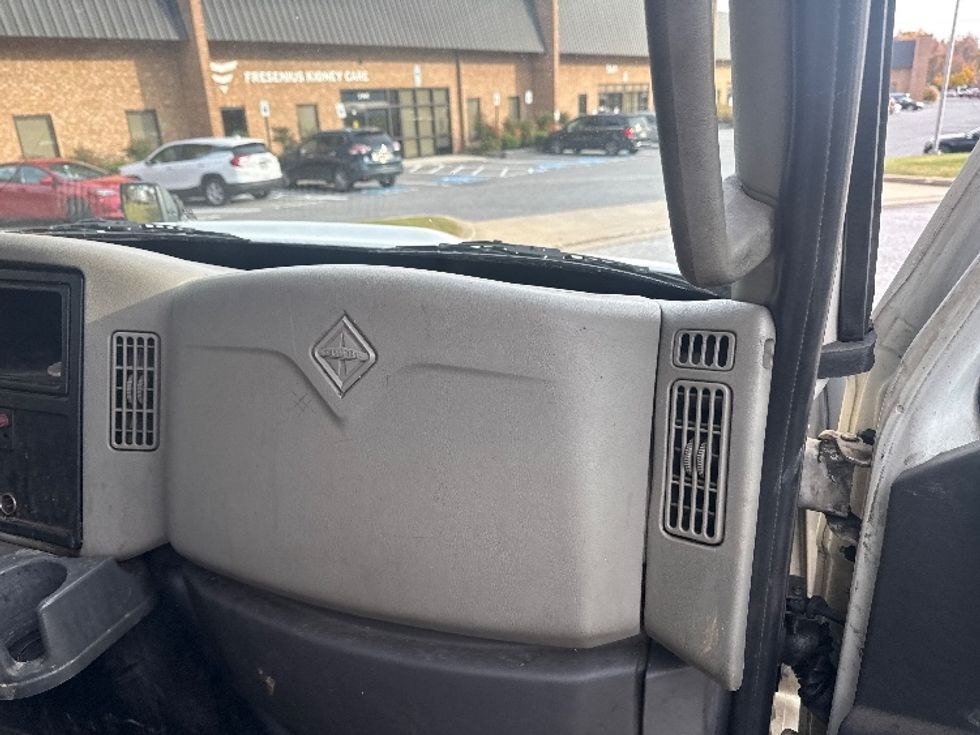 Medium Duty Box Truck-Light and Medium Duty Trucks-International-2019-4300-Essex-MD-276,465\n\t\tmiles-$ 31,250 - Image 21