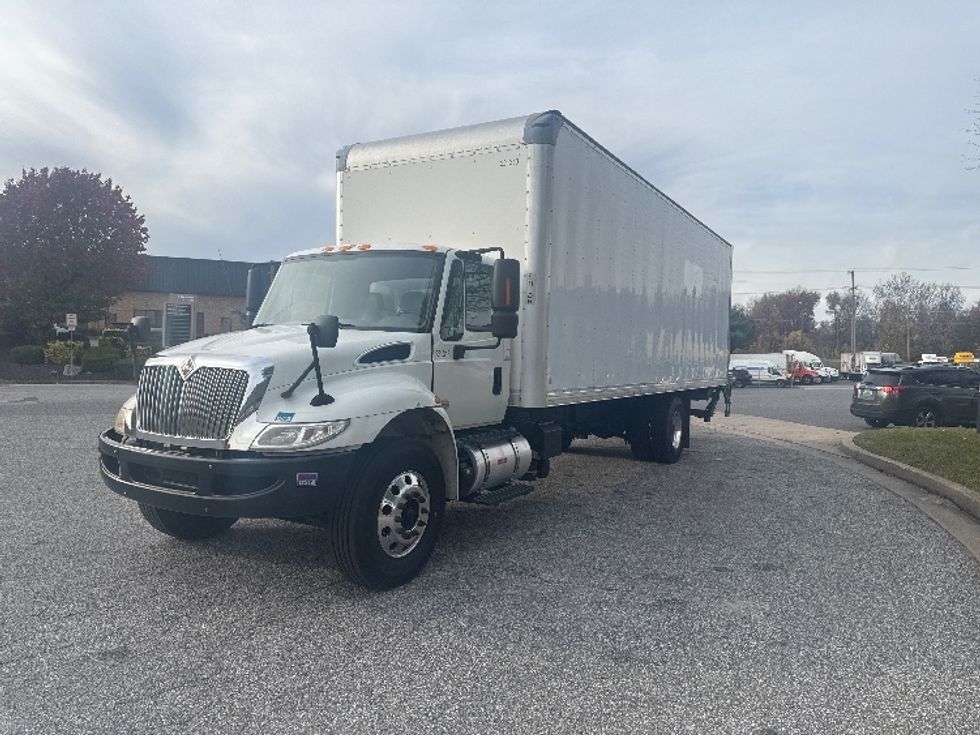 Medium Duty Box Truck-Light and Medium Duty Trucks-International-2019-4300-Essex-MD-276,465\n\t\tmiles-$ 31,250 - Image 3