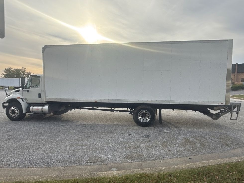 Medium Duty Box Truck-Light and Medium Duty Trucks-International-2019-4300-Essex-MD-276,465\n\t\tmiles-$ 31,250 - Image 4