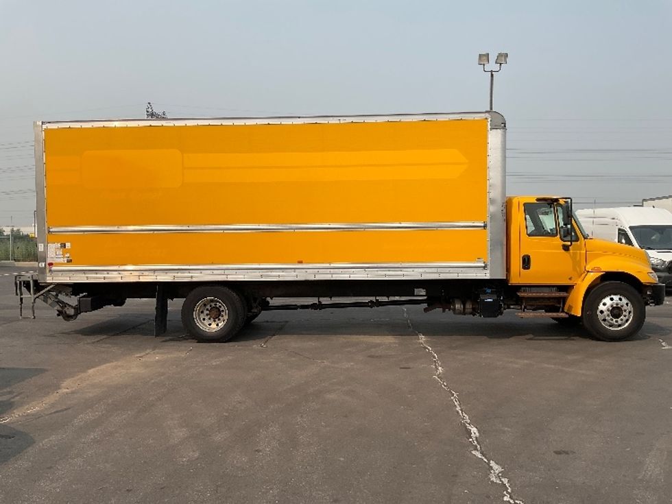 Medium Duty Box Truck-Light and Medium Duty Trucks-International-2019-4300-Etobicoke-ON-250,476\n\t\tkm-$ 53,000 - Image 14