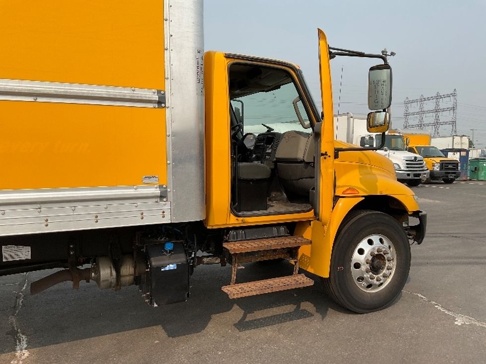 Medium Duty Box Truck-Light and Medium Duty Trucks-International-2019-4300-Etobicoke-ON-250,476\n\t\tkm-$ 53,000 - Image 19