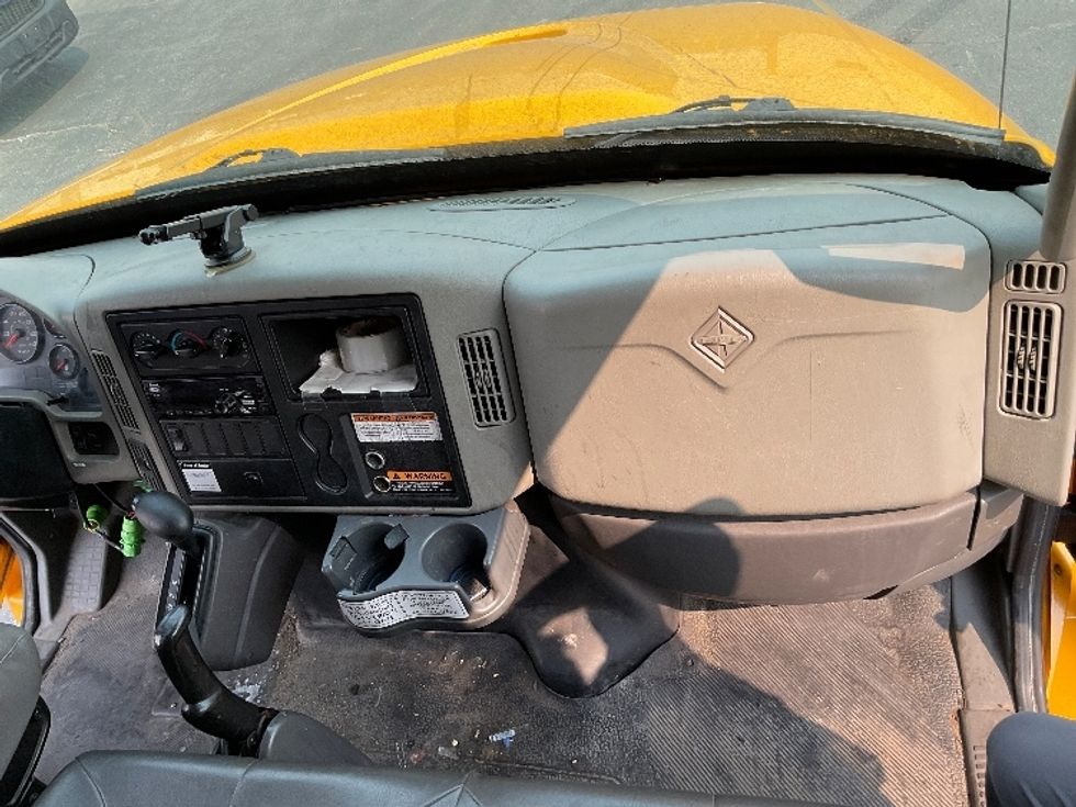 Medium Duty Box Truck-Light and Medium Duty Trucks-International-2019-4300-Etobicoke-ON-250,476\n\t\tkm-$ 53,000 - Image 20