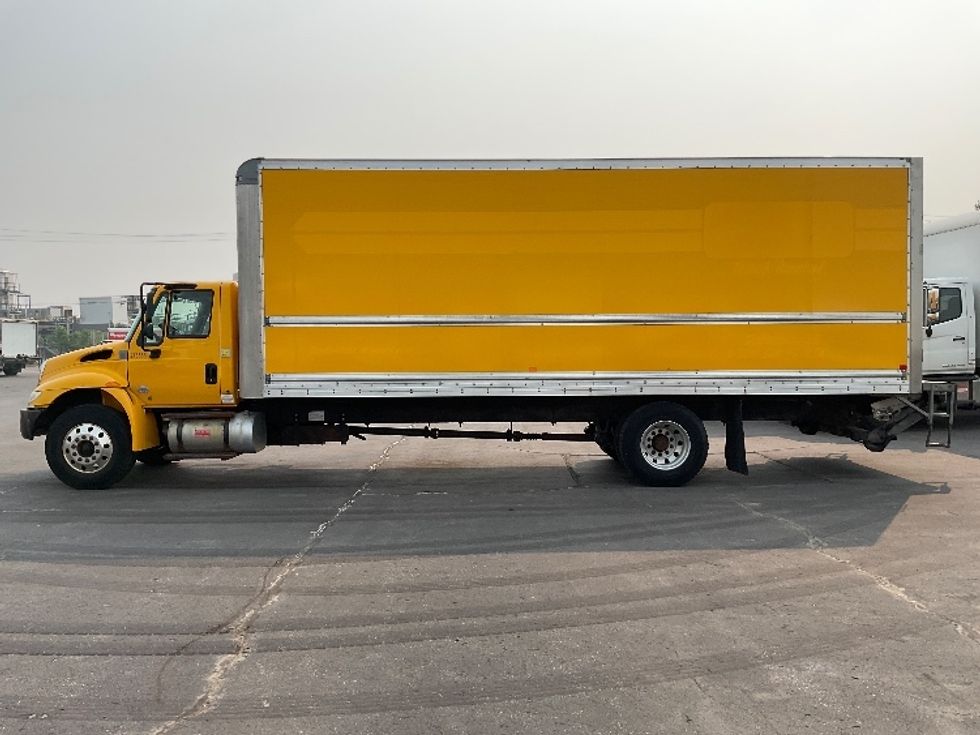 Medium Duty Box Truck-Light and Medium Duty Trucks-International-2019-4300-Etobicoke-ON-250,476\n\t\tkm-$ 53,000 - Image 4