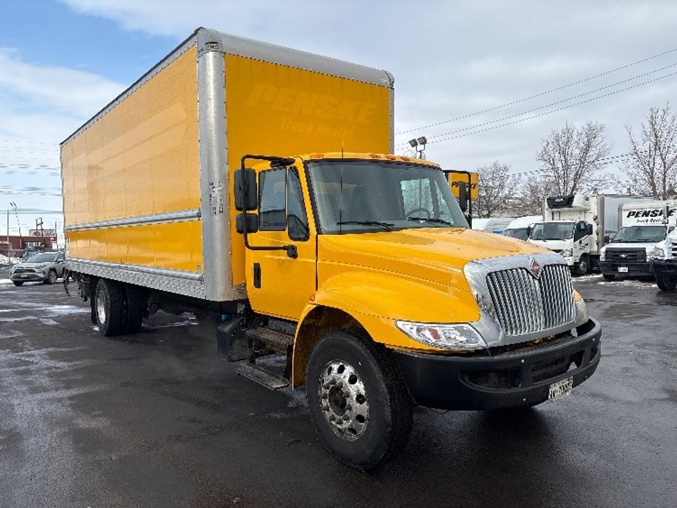 Medium Duty Box Truck-Light and Medium Duty Trucks-International-2019-4300-Etobicoke-ON-291,604\n\t\tkm-$ 54,250 - Image 1