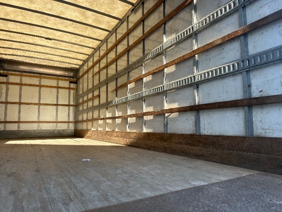 Medium Duty Box Truck-Light and Medium Duty Trucks-International-2019-4300-Etobicoke-ON-291,604\n\t\tkm-$ 54,250 - Image 12