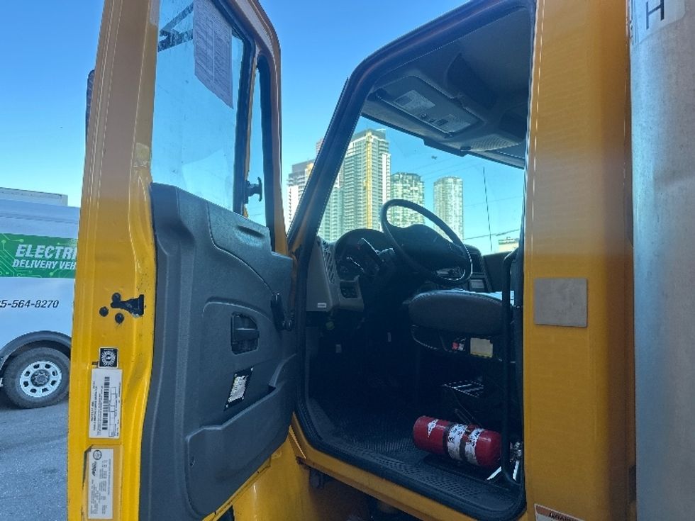 Medium Duty Box Truck-Light and Medium Duty Trucks-International-2019-4300-Etobicoke-ON-291,604\n\t\tkm-$ 54,250 - Image 15
