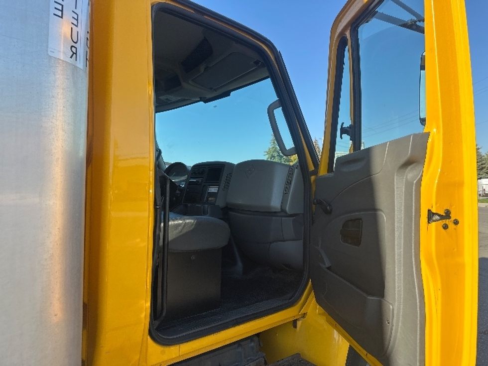 Medium Duty Box Truck-Light and Medium Duty Trucks-International-2019-4300-Etobicoke-ON-291,604\n\t\tkm-$ 54,250 - Image 19