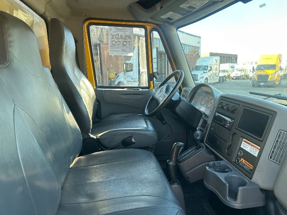 Medium Duty Box Truck-Light and Medium Duty Trucks-International-2019-4300-Etobicoke-ON-291,604\n\t\tkm-$ 54,250 - Image 21