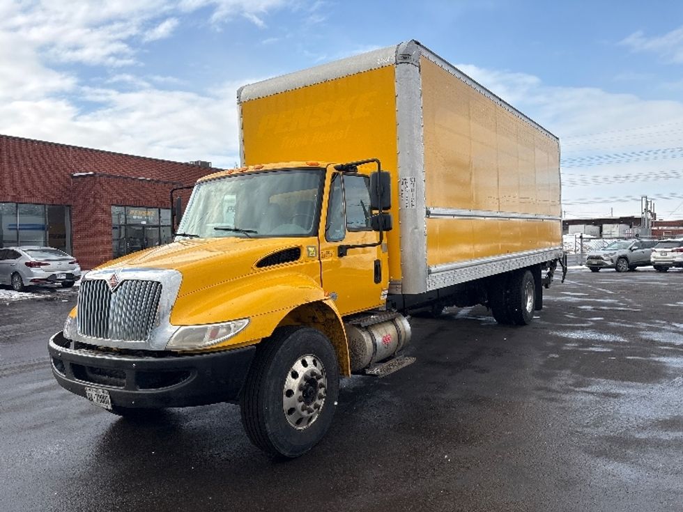 Medium Duty Box Truck-Light and Medium Duty Trucks-International-2019-4300-Etobicoke-ON-291,604\n\t\tkm-$ 54,250 - Image 3
