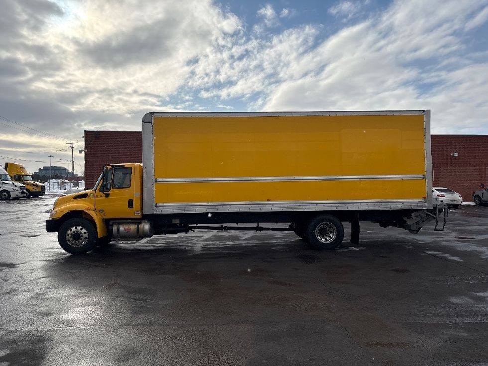 Medium Duty Box Truck-Light and Medium Duty Trucks-International-2019-4300-Etobicoke-ON-291,604\n\t\tkm-$ 54,250 - Image 4