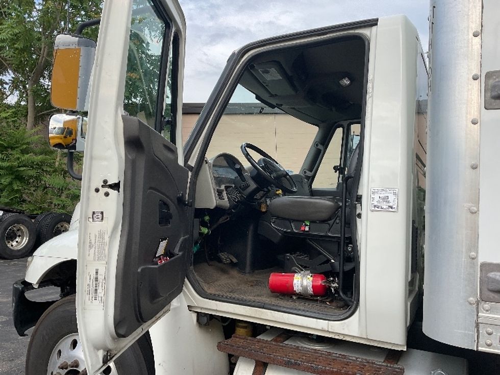 Medium Duty Box Truck-Light and Medium Duty Trucks-International-2019-4300-Fitchburg-MA-183,759\n\t\tmiles-$ 37,750 - Image 16